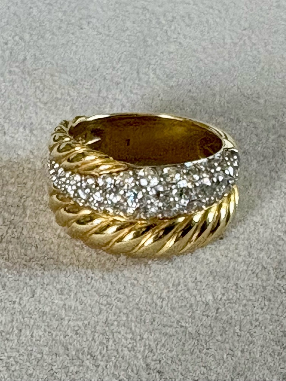 David Yurman 18K Gold Band Ring with Pavé Diamond - Picture 6 of 13